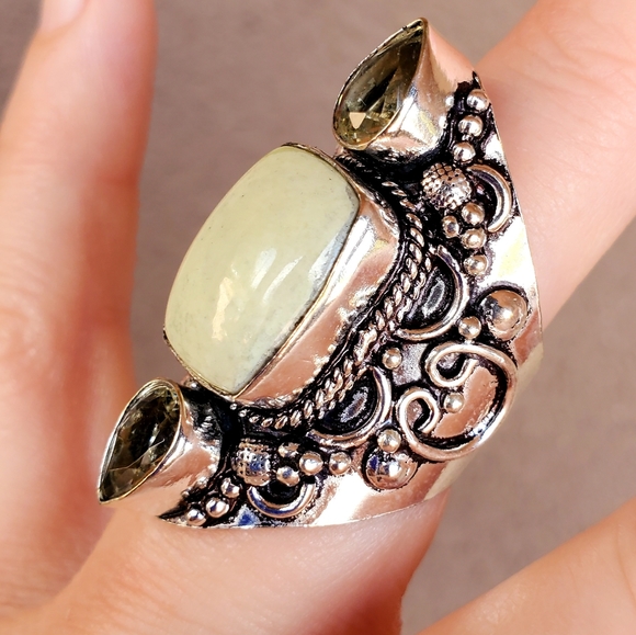 New Lemon Chrysoprase and White Topaz 925 Silver Statement Ring. - Picture 9 of 11